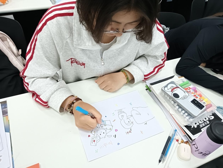 心理健康月系列活动|一人一笔“涂”掉焦虑，共创治愈系画布